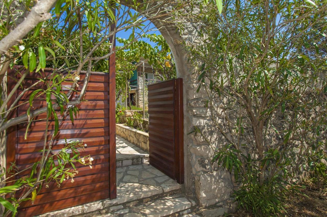 Holiday Home Neda Vela Luka Ngoại thất bức ảnh
